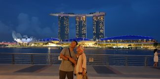 Mochamad Khoirudin Merlion Park Singapore