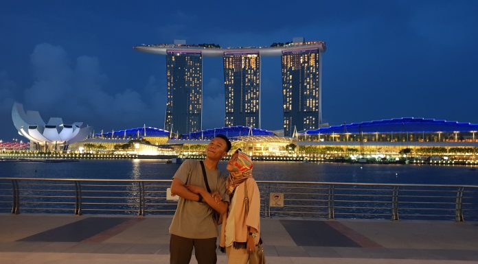 Mochamad Khoirudin Merlion Park Singapore