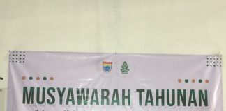 Tubagus dan Syahrul bersalaman