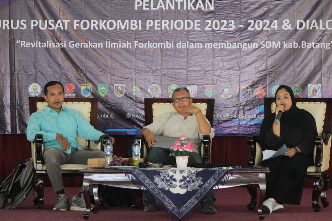 Batang, Forkombi (28/10). Dialog Publik bertajuk Hari Sumpah Pemuda pada hari Sabtu siang di Pendopo Kab. Batang digelar usai dilantiknya Pengurus Pusat Forkombi Periode 2023-2024.