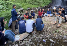 Menjawab RKPD Tahun 2025, FORKOMBI didampingi Disparpora Kabupaten Batang menggelar diskusi bersama pemuda dan mahasiswa se-Kabupaten Batang dalam bingkai acara Sinau Mbangun Batang (SAMBAT) di objek wisata Curug Sipitung, Sabtu (12/10)
