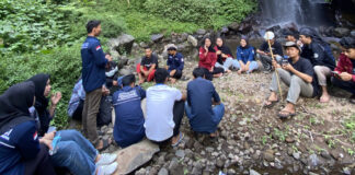 Menjawab RKPD Tahun 2025, FORKOMBI didampingi Disparpora Kabupaten Batang menggelar diskusi bersama pemuda dan mahasiswa se-Kabupaten Batang dalam bingkai acara Sinau Mbangun Batang (SAMBAT) di objek wisata Curug Sipitung, Sabtu (12/10)