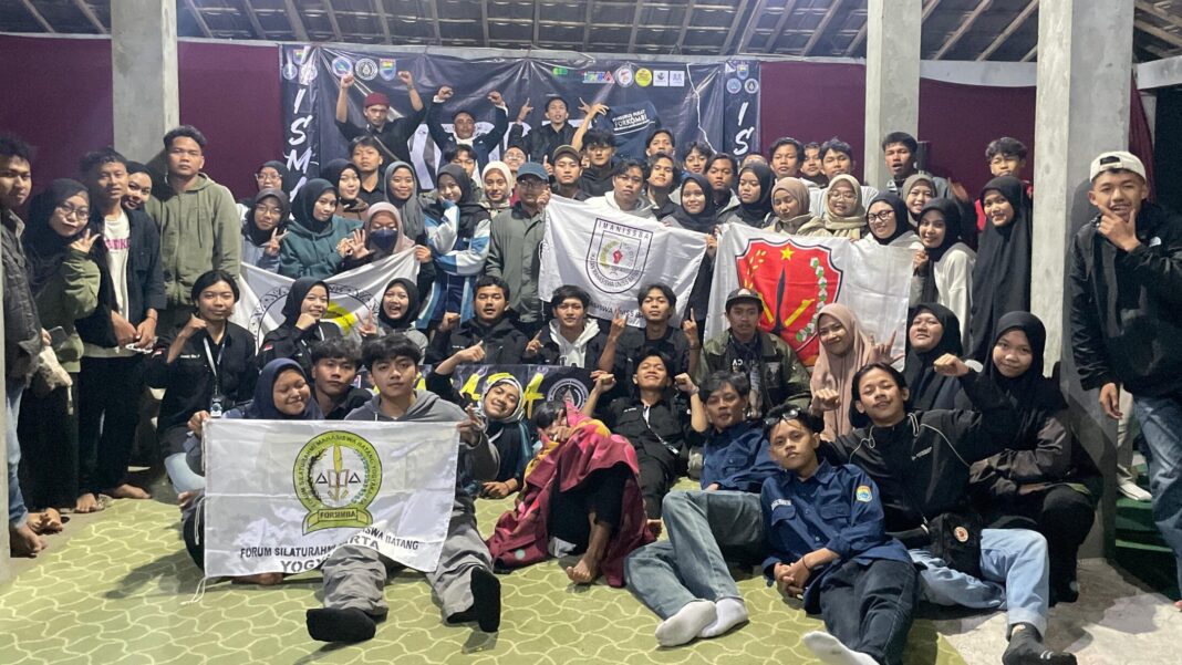 Ikatan Silaturahmi Mahasiswa Batang (ISMABA) Unsiq Wonosobo sukses merengkuh mahasiswa Batang di Wonosobo melalui kegiatan AKROBAT (Akrabe Wong Batang) bertempat di Wisata Bukit Seroja, Wonosobo pada akhir pekan (26-27/10).