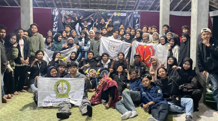 Ikatan Silaturahmi Mahasiswa Batang (ISMABA) Unsiq Wonosobo sukses merengkuh mahasiswa Batang di Wonosobo melalui kegiatan AKROBAT (Akrabe Wong Batang) bertempat di Wisata Bukit Seroja, Wonosobo pada akhir pekan (26-27/10).