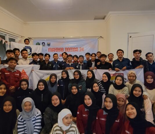 Targetkan rajut kebersamaan dan perkuat indentitas Batang, Batang Student Community (Bascom) Universitas Wahid Hasyim (UNWAHAS) Semarang menghelat Malam Keakraban (Makrab) Bascom 2024 bertempat Villa Nirwana Bandungan, Kab. Semarang di penghujung bulan Oktober (25-26/10).