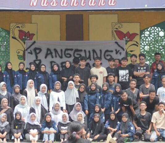 FORKOMBI.COM - Jalin seduluran anggota baru, KMBS (Keluarga Mahasiswa Batang Semarang) UIN Walisongo menyelenggarakan OPAK (Orientasi Pengenalan Anggota KMBS) di minggu awal November (2-3/11) bertempat Balkondes Taman Rejo, Kabupaten Kendal.
