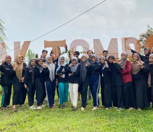 FORKOMBI.COM - Guna kenalkan Ormada (Organisasi Mahasiswa Daerah) kepada seluruh mahasiswa Batang yang berkuliah di Pekalongan, Lesehan Mahasiswa Batang di Pekalongan (Lemah Abang) menggelar Malam Keakraban (Makrab) pada awal bulan November (2-3/11) di Wisata Puncak Tombo, Bandar.