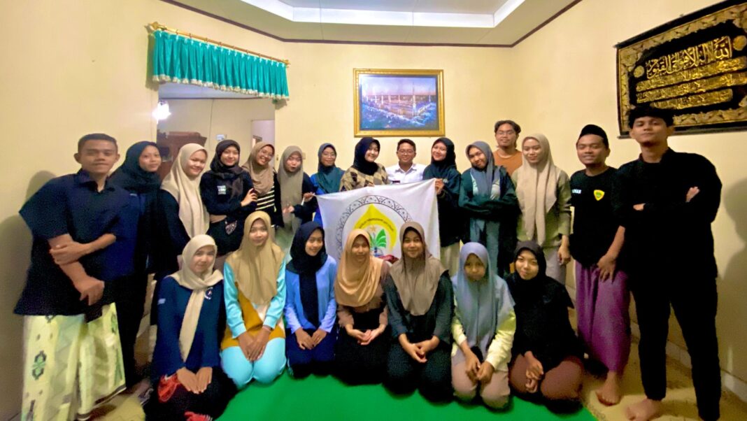 FORKOMBI.COM - PBAK (Pengenalan Budaya Akademik dan Kemahasiswaan) UIN Salatiga 2024 berlangsung, mahasiswa yang tergabung dalam Kembang Saga (Keluarga Mahasiswa Batang Salatiga) inisiatif beri penginapan kepada mahasiswa baru maupun panitia PBAK selama enam hari.