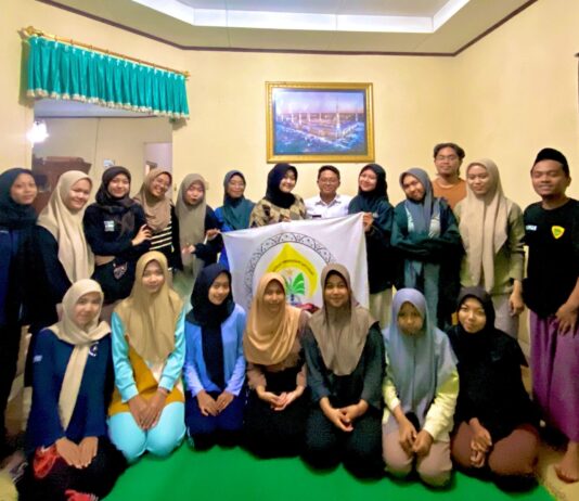 FORKOMBI.COM - PBAK (Pengenalan Budaya Akademik dan Kemahasiswaan) UIN Salatiga 2024 berlangsung, mahasiswa yang tergabung dalam Kembang Saga (Keluarga Mahasiswa Batang Salatiga) inisiatif beri penginapan kepada mahasiswa baru maupun panitia PBAK selama enam hari.
