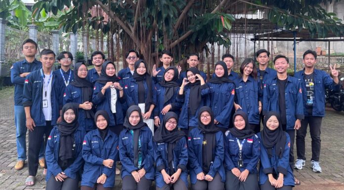 FORKOMBI.COM - Bertempat di PPTQM Lukman Al Hakim, forum sepakat tunjuk Tegar sebagai ketua umum Kembang Sutera (Keluarga Mahasiswa Batang UNNES Sutera) yang baru dalam momen Reorganisasi Kembang Sutera 2024 pada pertengahan Februari (17/2).