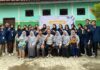 FORKOMBI.COM - Kontribusi peningkatan mutu pendidikan di masyarakat, Kembang Sutera (Keluarga Mahasiswa Batang UNNES Sutera) adakan KS Mulang 2024 beri bimbingan belajar tentang teknologi dan budaya Jawa kepada siswa SD Negeri Warungasem 01 akhir pekan kemarin (20/1).