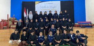 FORKOMBI.COM - Jalin integritas kepengurusan baru, Kembang Saga (Keluarga Mahasiswa Batang Salatiga) menggelar Pelantikan dan Musyker (Musyawarah Kerja) bertempat di Balai RW Kembang Arum, Salatiga pada akhir pekan lalu (13/3).