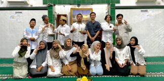 FORKOMBI.COM - Gapai keberkahan di bulan Ramadhan, Batang Student Community (BASCOM) Universitas Wahid Hasyim Semarang adakan khataman Al-Qur'an dan Sahur On The Road (SOTR) pada pertengahan bulan Ramadhan (28/3).