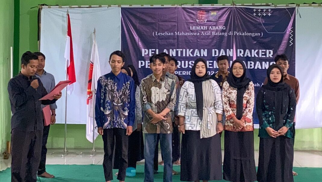 FORKOMBI.COM - Optimalisasi kepengurusan baru, Lemah Abang (Lesehan Mahasiswa Asal Batang di Pekalongan) selenggarakan Pelantikan dan Raker (Rapat Kerja) pengurus Lemah Abang periode 2024-2025 pada pertengahan Februari (17-18/2) di MWC NU Kecamatan Subah.