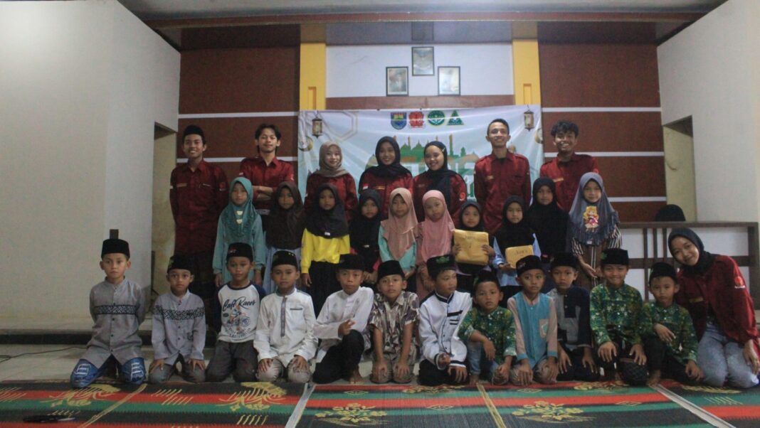 FORKOMBI.COM - Sambut kemuliaan bulan Ramadhan, Lemah Abang (Lesehan Mahasiswa Asal Batang di Pekalongan) menggelar Gema Ramadhan di TPQ Mistahussibyan Desa Ngadirejo, Reban pada akhir bulan Maret (23-24/3).