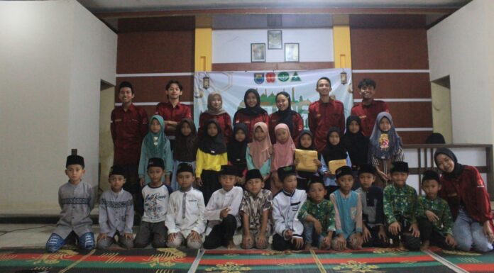 FORKOMBI.COM - Sambut kemuliaan bulan Ramadhan, Lemah Abang (Lesehan Mahasiswa Asal Batang di Pekalongan) menggelar Gema Ramadhan di TPQ Mistahussibyan Desa Ngadirejo, Reban pada akhir bulan Maret (23-24/3).