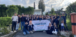 FORKOMBI.COM - Kolaborasi lintas angkatan, Keluarga Mahasiswa Batang UNNES Sutera (Kembang Sutera) menggelar Asam Basa (Asik Semalam Bersama Kembang Sutera) di Villa Azalea Pagilaran, Blado pada pertengahan Januari 2024 (13-14/01).