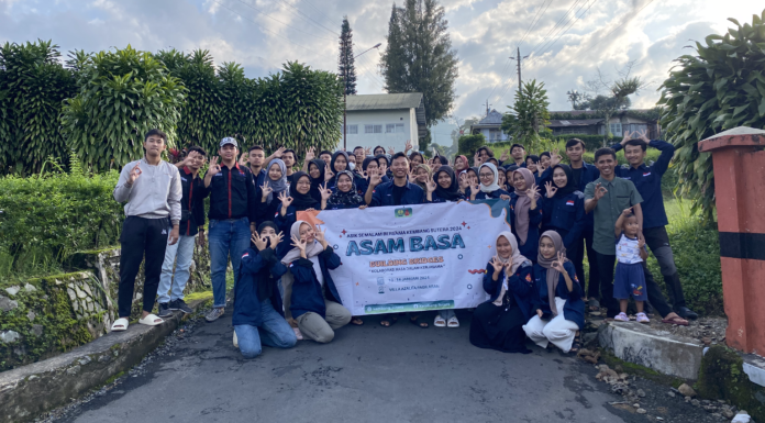 FORKOMBI.COM - Kolaborasi lintas angkatan, Keluarga Mahasiswa Batang UNNES Sutera (Kembang Sutera) menggelar Asam Basa (Asik Semalam Bersama Kembang Sutera) di Villa Azalea Pagilaran, Blado pada pertengahan Januari 2024 (13-14/01).