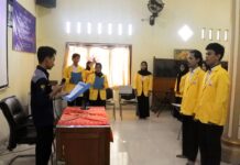 FORKOMBI.COM - Pada hari Minggu (9/6) lalu bertempat di PPTQM Lukman Al Hakim, Kembang Sutera (Keluarga Mahasiswa Batang UNNES Sutera) menggelar acara Pelantikan dan Raker (Rapat Kerja) lantik Tegar beserta jajarannya, sekaligus peringatan HUT (Hari Ulang Tahun) Kembang Sutera ke-12.