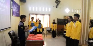 FORKOMBI.COM - Pada hari Minggu (9/6) lalu bertempat di PPTQM Lukman Al Hakim, Kembang Sutera (Keluarga Mahasiswa Batang UNNES Sutera) menggelar acara Pelantikan dan Raker (Rapat Kerja) lantik Tegar beserta jajarannya, sekaligus peringatan HUT (Hari Ulang Tahun) Kembang Sutera ke-12.