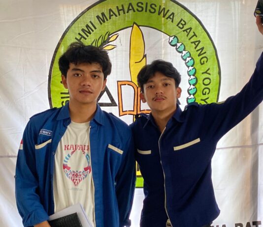 FORKOMBI.COM - Satu periode telah selesai berlayar, M. Zaki Muafa gantikan Jadmiko P. Pambudi sebagai nahkoda Forsimba (Forum Silaturahmi Mahasiswa Batang Yogyakarta) yang baru saat Kongresnya Forsimba ke-XVIII di Omah PMII Yogyakarta, Bantul, DIY pada awal November 2024 (2-3/11).