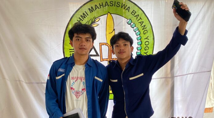 FORKOMBI.COM - Satu periode telah selesai berlayar, M. Zaki Muafa gantikan Jadmiko P. Pambudi sebagai nahkoda Forsimba (Forum Silaturahmi Mahasiswa Batang Yogyakarta) yang baru saat Kongresnya Forsimba ke-XVIII di Omah PMII Yogyakarta, Bantul, DIY pada awal November 2024 (2-3/11).