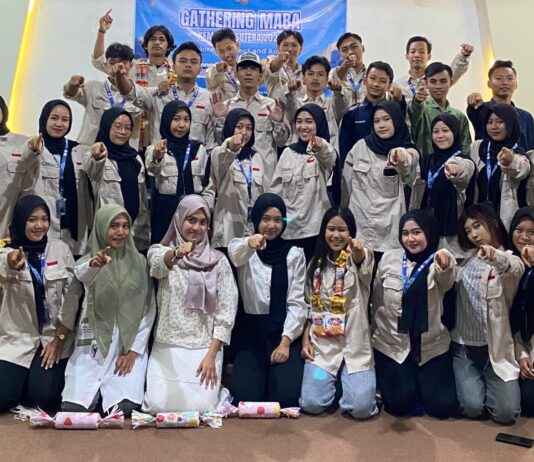 Sambut mahasiswa baru Batang di Universitas Negeri Semarang, Keluarga Mahasiswa Batang UNNES Sutera (Kembang Sutera) menggelar Gathering Mahasiswa Baru Kembang Sutera di Gedung B1 R. 106 Fakultas Bahasa dan Seni Universitas Negeri Semarang pada Sabtu pagi (9/11).