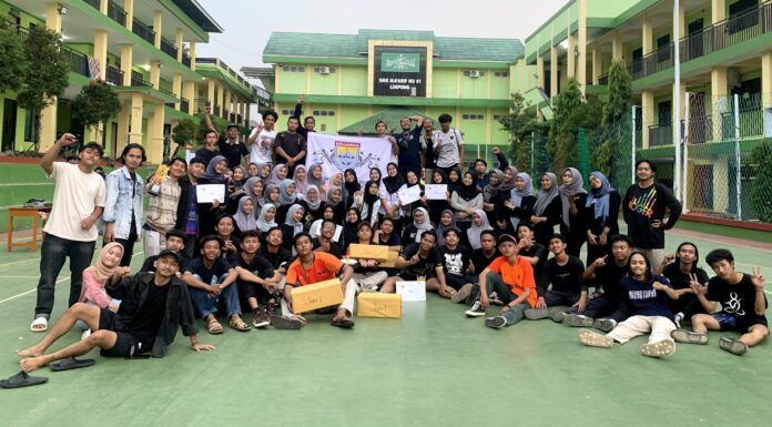 FORKOMBI.COM - Rekatkan tali silaturahmi lintas angkatan, KMBS (Keluarga Mahasiswa Batang Semarang) UIN Walisongo menggelar KMBS Fungames 2023 bertempat di SMK Ma'arif NU 01 Limpung pada penghujung tahun 2023 (23/12).