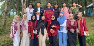 FORKOMBI.COM - Kenalkan organisasi daerah kepada mahasiswa baru Batang di Pekalongan, Lemah Abang (Lesehan Mahasiswa Asal Batang di Pekalongan) inisiatif mengadakan Meet Up Mahasiswa Baru Lemah Abang pada hari Minggu di rumah saudari Faida, salah satu pengurus Lemah Abang periode 2024-2025.
