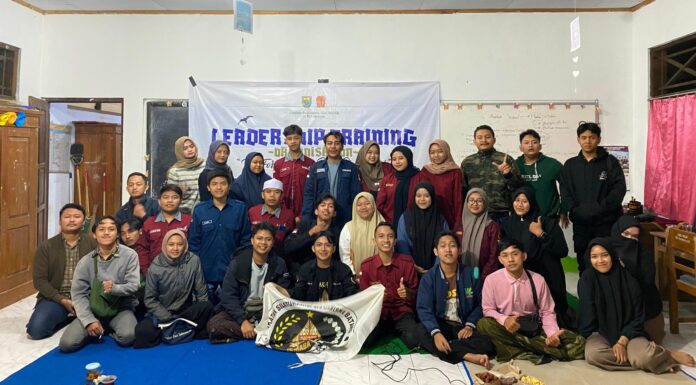 FORKOMBI.COM - Tingkatkan pengetahuan tentang keorganisasian mahasiswa daerah, Lemah Abang (Lesehan Mahasiswa Asal Batang di Pekalongan) mengadakan Leadership Training Organization akhir pekan lalu (20-21/7) di Desa Keteleng, Blado.