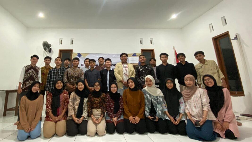 FORKOMBI.COM - Regenerasi kepemimpinan baru, IMABA (Ikatan Mahasiswa Batang) Universitas Tidar Magelang menggelar Pemilihan Ketua dan Pelantikan Pengurus IMABA Untidar Periode 2024-2025 pada pertengahan November (18/11) di Balai RW 6 Potrobangsan, Magelang.