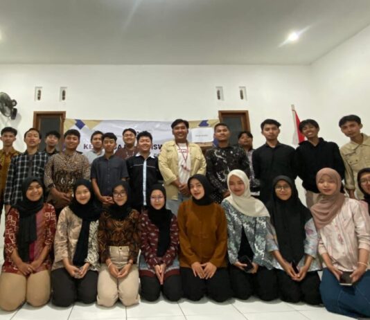 FORKOMBI.COM - Regenerasi kepemimpinan baru, IMABA (Ikatan Mahasiswa Batang) Universitas Tidar Magelang menggelar Pemilihan Ketua dan Pelantikan Pengurus IMABA Untidar Periode 2024-2025 pada pertengahan November (18/11) di Balai RW 6 Potrobangsan, Magelang.