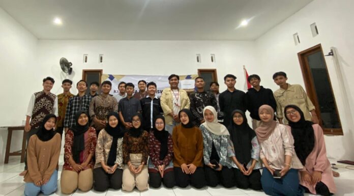 FORKOMBI.COM - Regenerasi kepemimpinan baru, IMABA (Ikatan Mahasiswa Batang) Universitas Tidar Magelang menggelar Pemilihan Ketua dan Pelantikan Pengurus IMABA Untidar Periode 2024-2025 pada pertengahan November (18/11) di Balai RW 6 Potrobangsan, Magelang.
