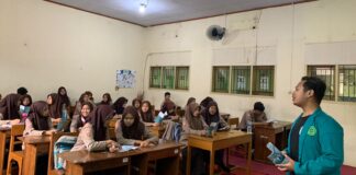 FORKOMBI.COM - Tingkatkan minat siswa Batang lanjutkan pendidikan ke perguruan tinggi, BASCOM (Batang Student Community) Universitas Wahid Hasyim Semarang adakan kegiatan BASCOM Goes To School 2024 yang berlangsung selama 9 hari (25/1 - 2/2).