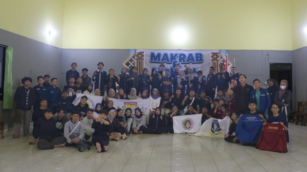 FORKOMBI.COM - Tujuh tahun berjalan, Kembang Saga (Keluarga Mahasiswa Batang Salatiga) UIN Salatiga menggelar Malam Keakraban (Makrab) dan Hari Ulang Tahun (Harlah) ke-7 pada pertengahan November (16-17) di Kelurahan Randuacir Agromulyo, Salatiga.